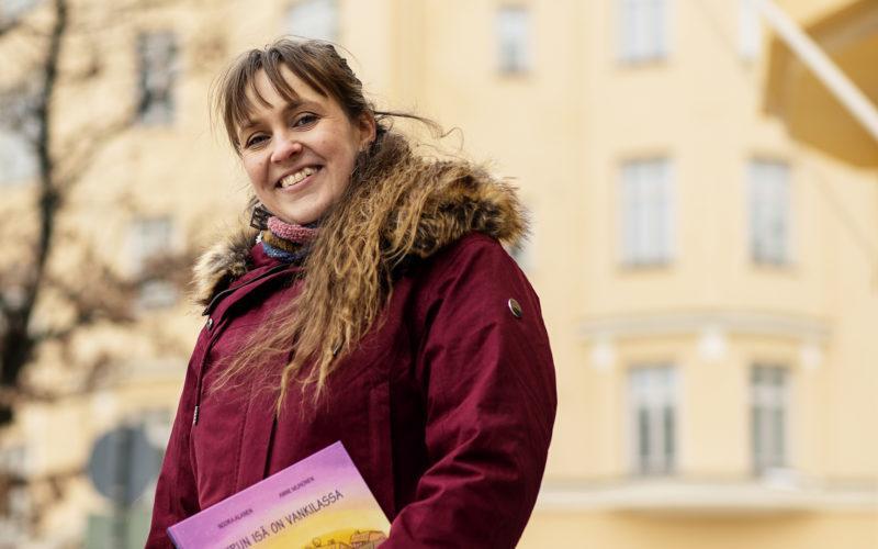 Image for Uusi kuvakirja auttaa lasta käsittelemään vanhemman vankeutta