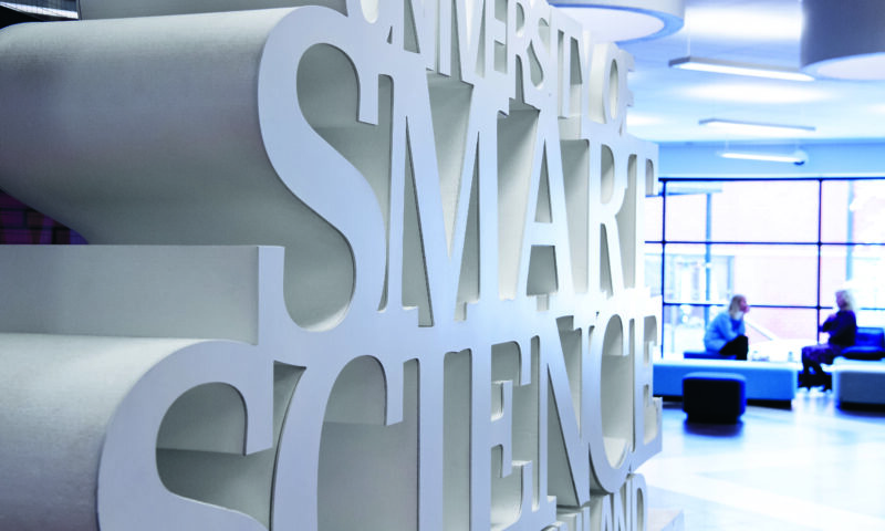 Image for Kursseja asianajajuudesta yliopistoihin