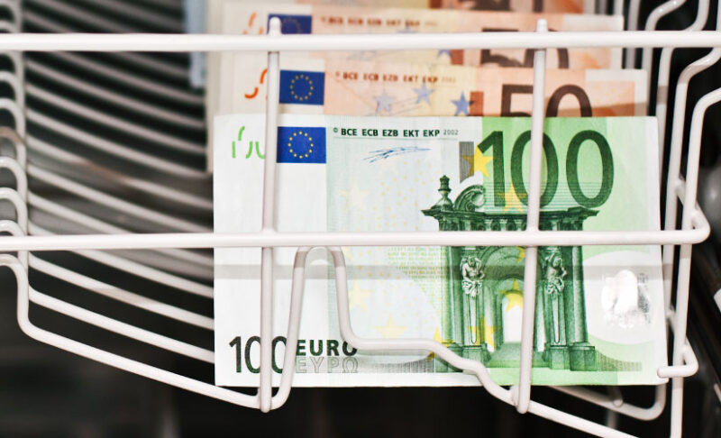 Image for Uusi opas rahanpesun ­estämisestä