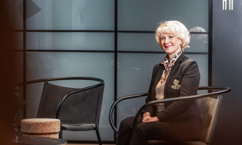 Image for Neljä ­vuosikymmentä ­asianajajien tukena